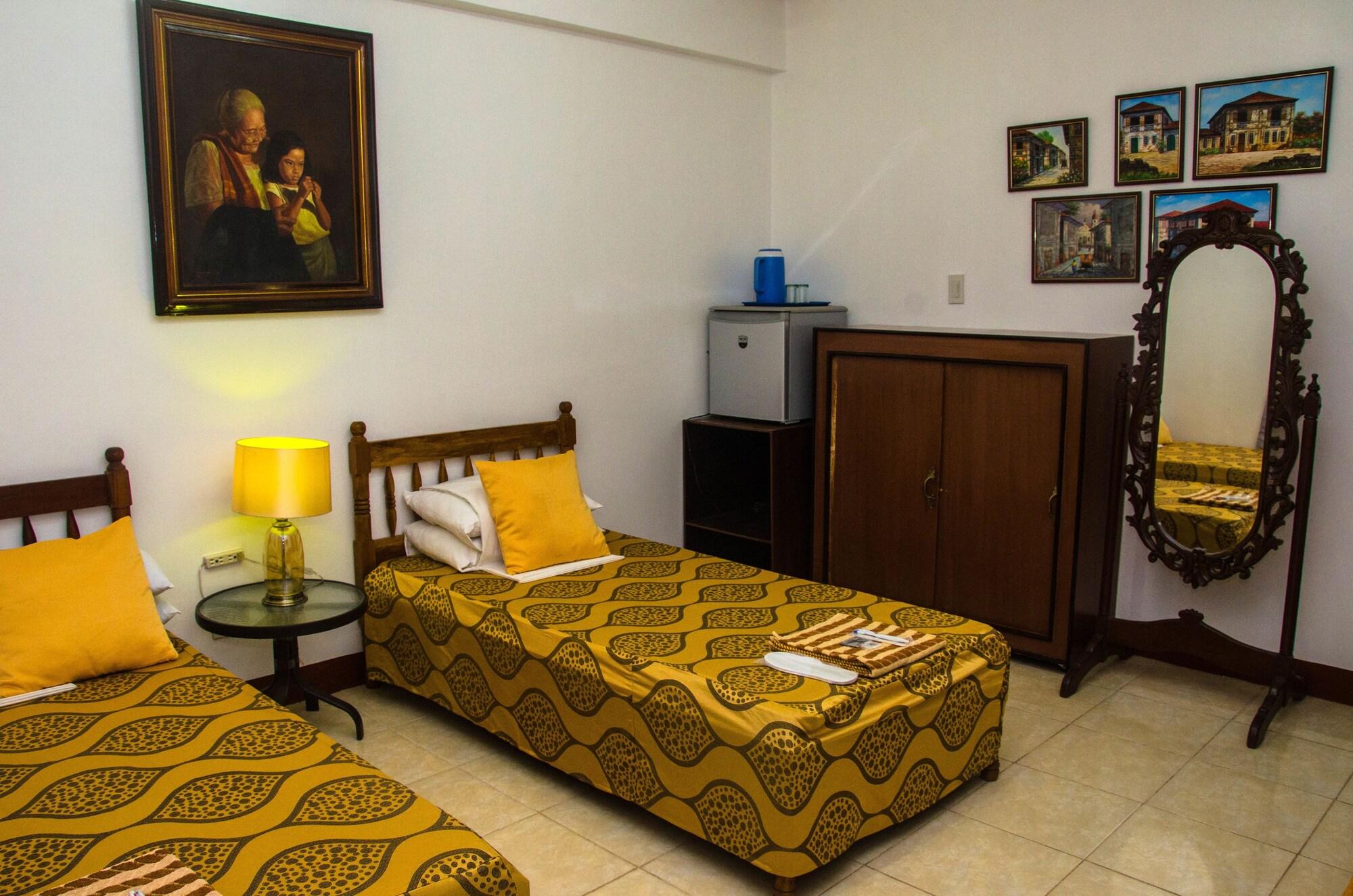 Lola Itang Pension House Tiniguiban Exterior foto
