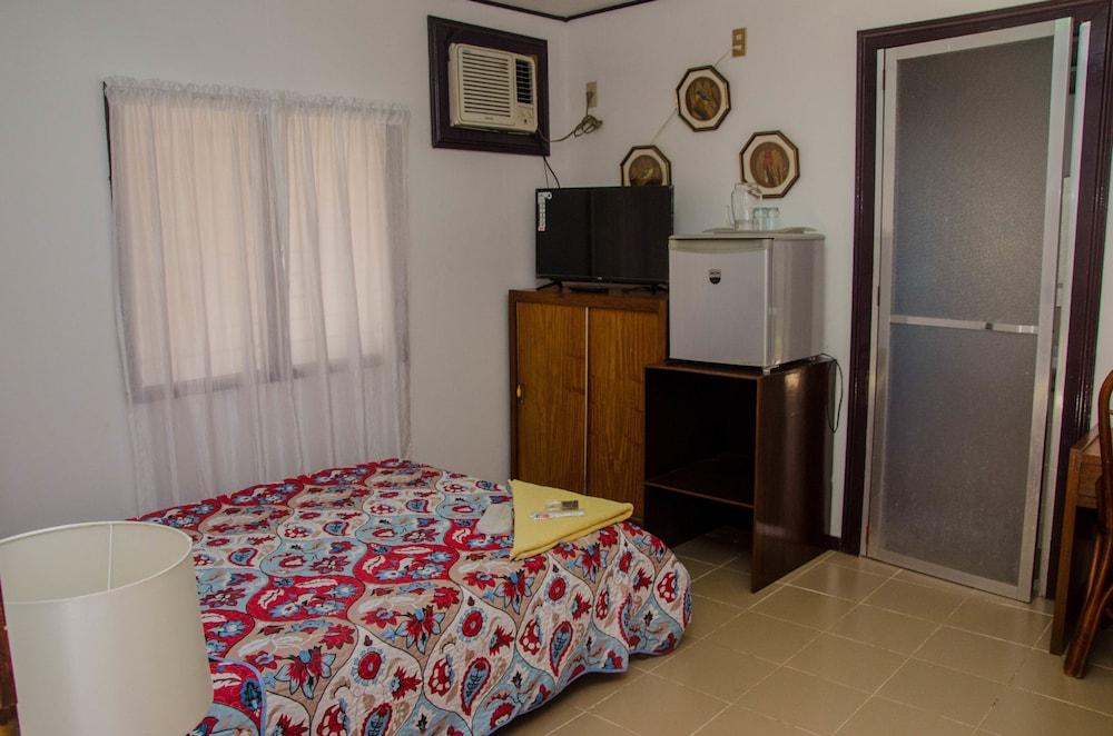 Lola Itang Pension House Tiniguiban Exterior foto