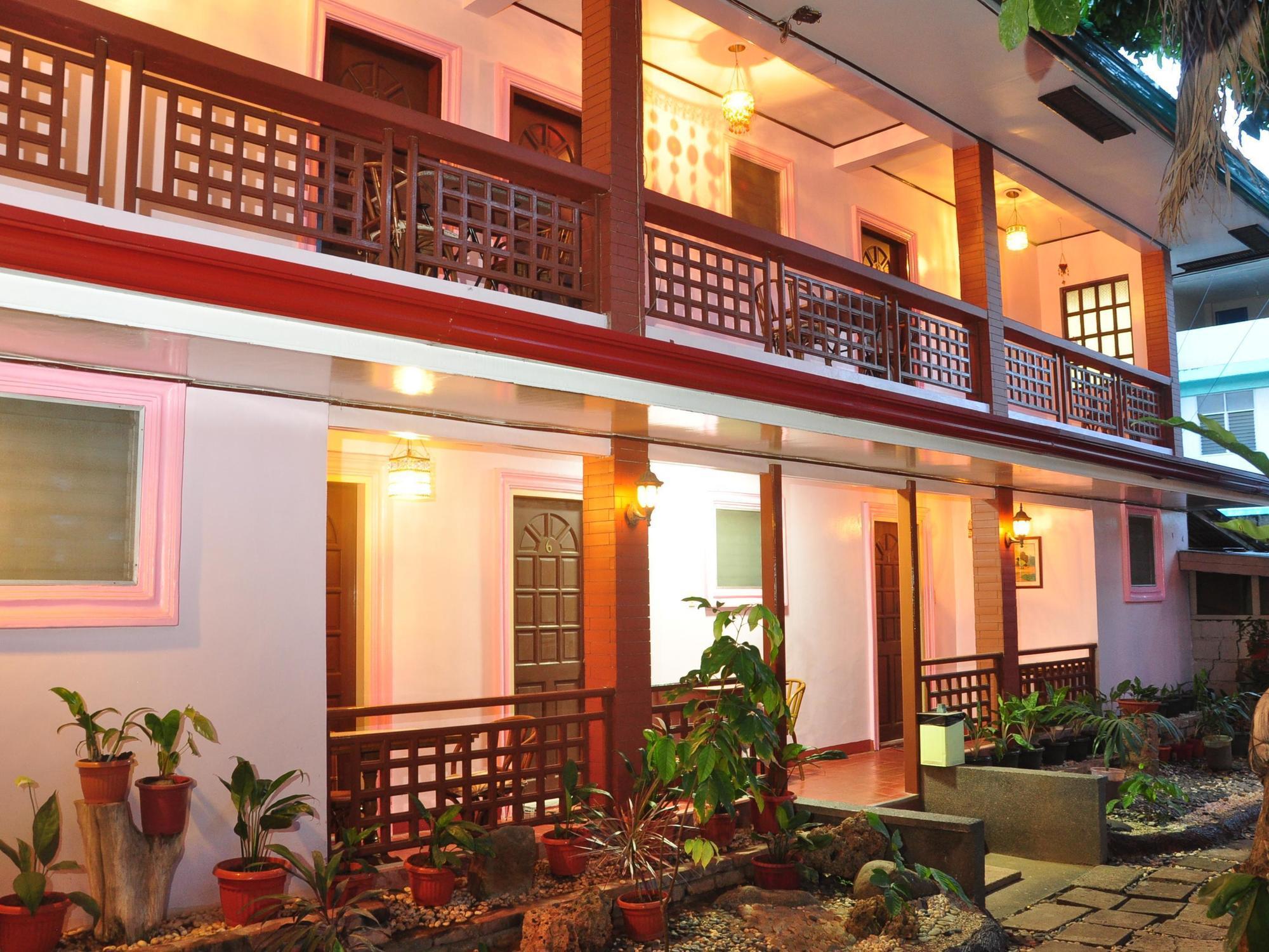 Lola Itang Pension House Tiniguiban Exterior foto