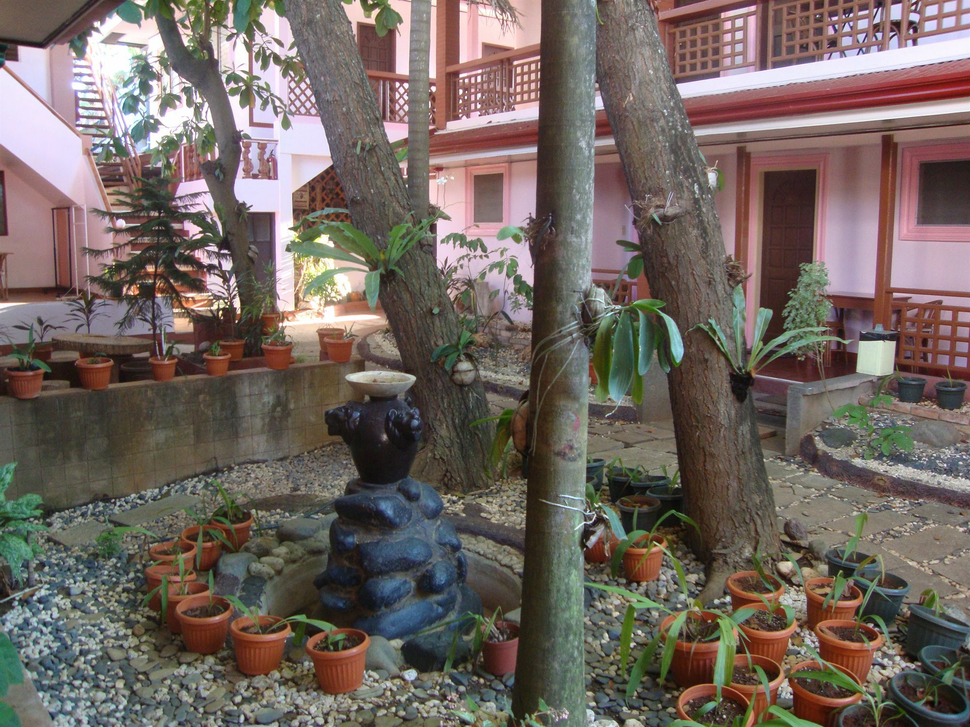 Lola Itang Pension House Tiniguiban Exterior foto