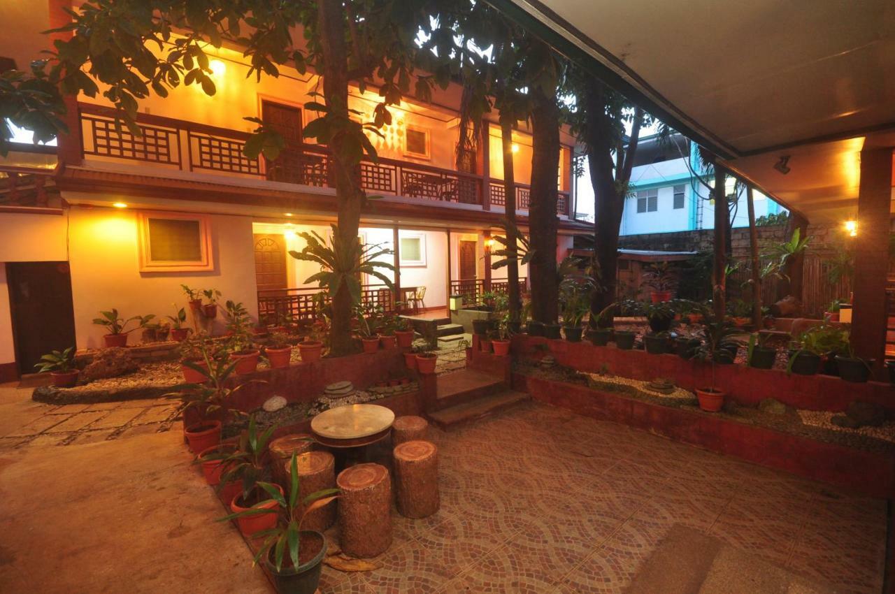 Lola Itang Pension House Tiniguiban Exterior foto