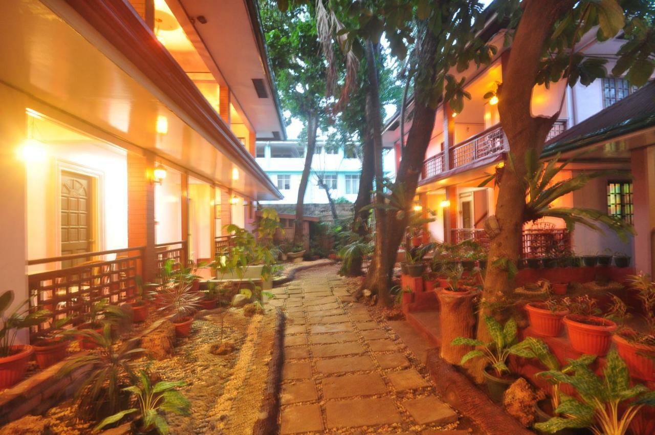 Lola Itang Pension House Tiniguiban Exterior foto